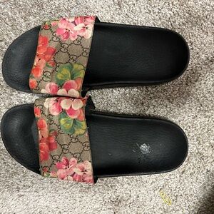 Gucci Women's Floral Black Slides